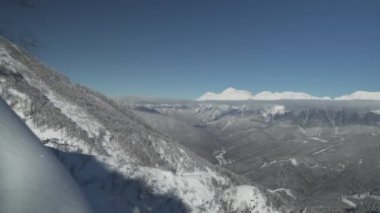 Kuzey yamaç Aibga Ridge, Batı Kafkasya, Rosa Khutor Alpine Resort stok görüntüleri video