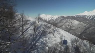 Kuzey yamaç Aibga Ridge Batı Kafkasya mevsim Resort Gorki Gorod stok görüntüleri video üzerinde kayak tesisi