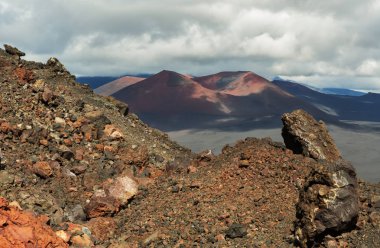 1975 'teki Büyük Tolbachik Çatlak Patlaması' nın kül konisi.