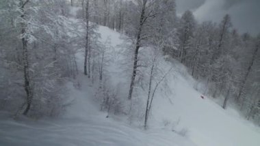 Kuzey yamaç Aibga Ridge Batı Kafkasya mevsim Resort Gorki Gorod stok görüntüleri video üzerinde kayak tesisi