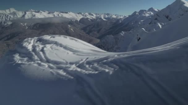 Pendiente norte Aibga Ridge del Cáucaso Occidental en Rosa Khutor Alpine Resort material de archivo de vídeo — Vídeos de Stock