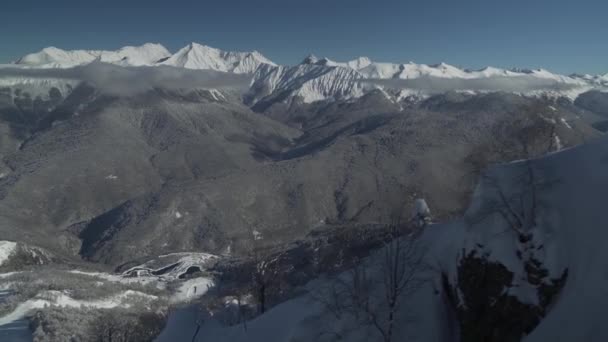 Pendiente norte Aibga Ridge del Cáucaso Occidental en Rosa Khutor Alpine Resort material de archivo de vídeo — Vídeo de stock