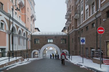 Üst Gorki Gorod - mevsim tatil beldesi deniz seviyesinden 960 metre