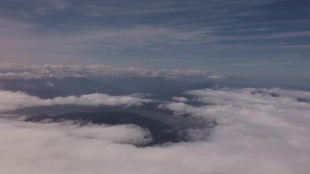 Avatsjabaai in de Stille Oceaan aan de zuidoostelijke kust van het Russische schiereiland Kamtsjatka. Uitzicht vanaf de helikopter stock footage video — Stockvideo
