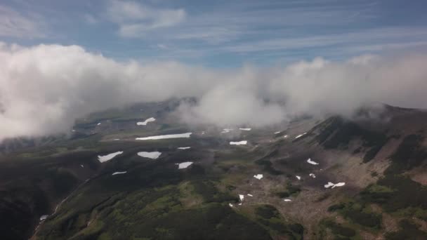 Réserve naturelle de Kronotsky sur la péninsule du Kamchatka. Vue de la vidéo du stock d'hélicoptère 