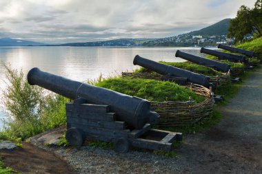 Dökme demir silah şehir Petropavlovsk Kamchatsky üçüncü pilin Maksutova yeri.