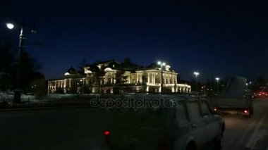 Omsk devlet akademik Dram Tiyatrosu. Gece şehir Omsk. Timelapse stok görüntüleri video