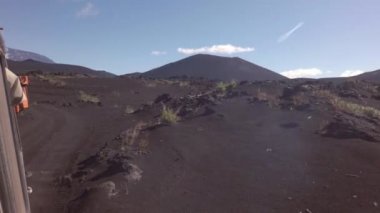 Eski lav alanları ve volkan Tolbachik stok görüntüleri video