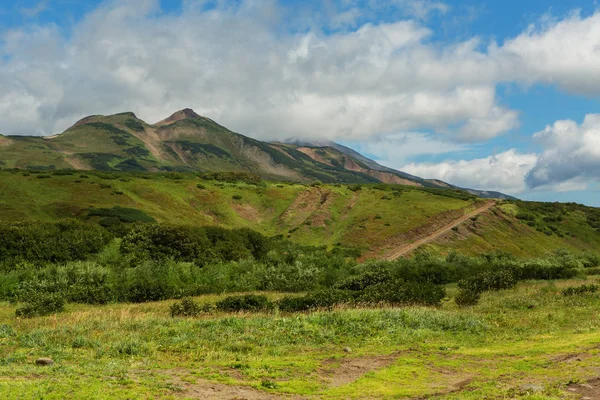 Hermosa vista de verano del paso de Viluchinsky — Foto de Stock