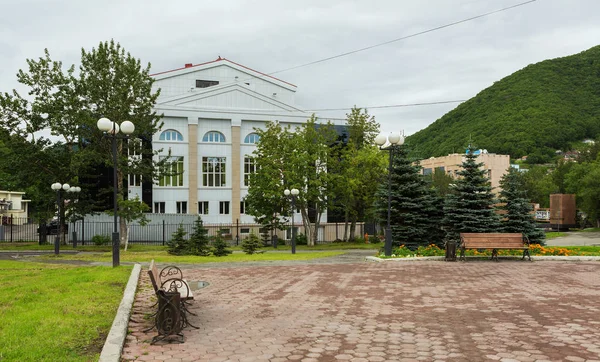 堪察加半岛戏剧和喜剧剧院在 Petropavlovsk 堪 — 图库照片