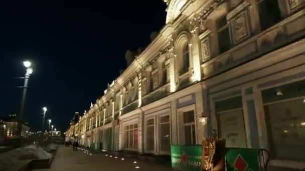 Ciudad nocturna Omsk. Renovada histórica calle Lenina. Timelapse material de archivo de vídeo — Vídeos de Stock
