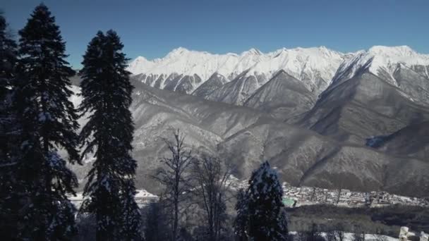 Pista nord Aibga Ridge Caucaso occidentale presso la stazione sciistica Gorky Gorod stock footage video — Video Stock