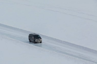 Deniz baykal buza off-road araç sürmek