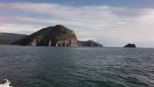 南東の海岸のカムチャッカ半島はビデオ太平洋の映像素材の水で洗浄します。 — ストック動画