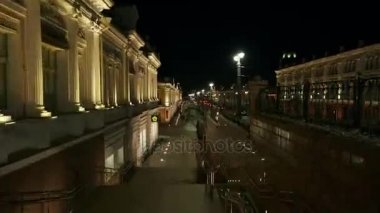 Gece şehir Omsk. Yenilenmiş tarihi Lenina street. Timelapse stok görüntüleri video