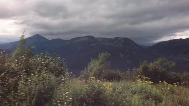 Літня поїздка через Viluchinsky перевал Відеоматеріал відео — стокове відео