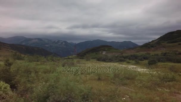 Viaggio estivo attraverso Viluchinsky pass stock footage video — Video Stock