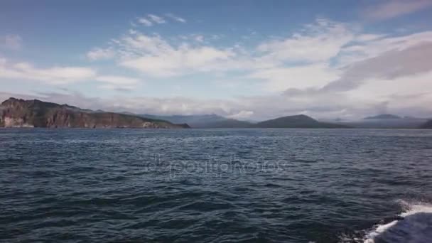 南東の海岸のカムチャッカ半島はビデオ太平洋の映像素材の水で洗浄します。 — ストック動画