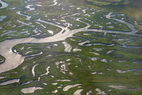 Kusten av halvön Kamtjatka skärs av vatten artärerna i Stilla havet. Visa från plan. — Stockfoto