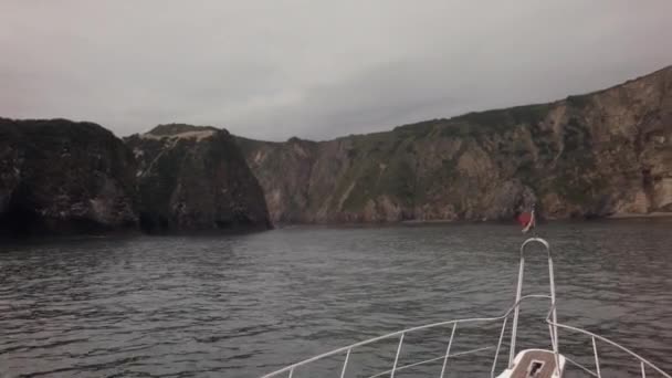Costa sudeste da península de Kamchatka é lavado por águas do Oceano Pacífico imagens de vídeo — Vídeo de Stock