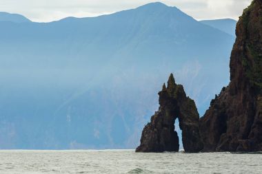 Kayalar Avacha Bay Pasifik Okyanusu. Kamçatka kıyıları.