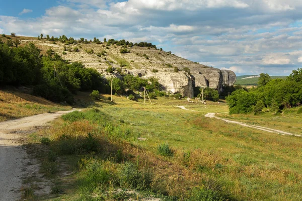 Пещерный город в Бахчисарайском районе Крыма — стоковое фото