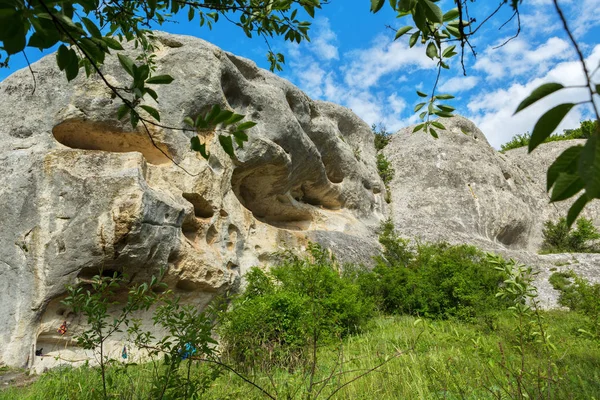Cueva de la ciudad en el valle de Cherkez-Kermen, Crimea —  Fotos de Stock