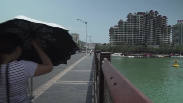 Yuya Rd, Ponte sul fiume Sanya a Sanya City su Hainan Island video stock — Video Stock