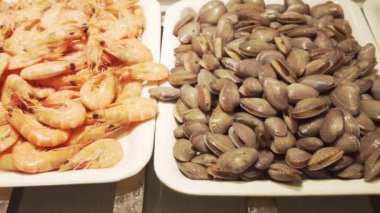 Taze deniz ürünleri stok görüntüleri video ile tepsiler