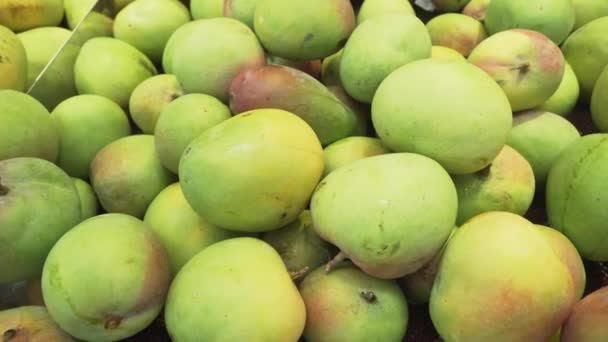 Mango säljs i snabbköp arkivfilmer video — Stockvideo