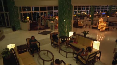 Dadonghai defne stok görüntüleri video Hotel Resort zamanında Sanya 5 akşam aydınlatma ile rahat lobi