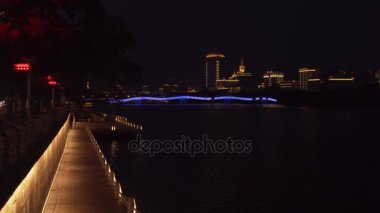 Sanya nehir stok görüntüleri video arasında yeni yaya köprüsü gökkuşağı gece aydınlatma