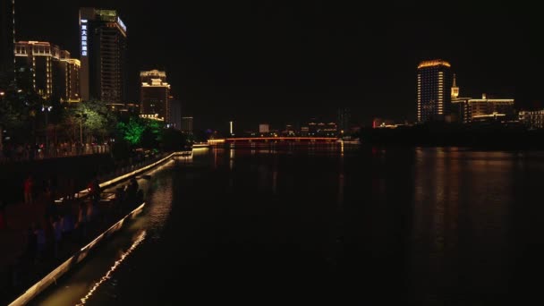 Bela iluminação noturna no aterro do rio Sanya tempo lapso imagens de vídeo — Vídeo de Stock