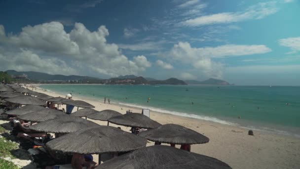 Dadonghai Playa en la isla turística de Hainan lapso de tiempo imágenes de archivo de vídeo — Vídeos de Stock