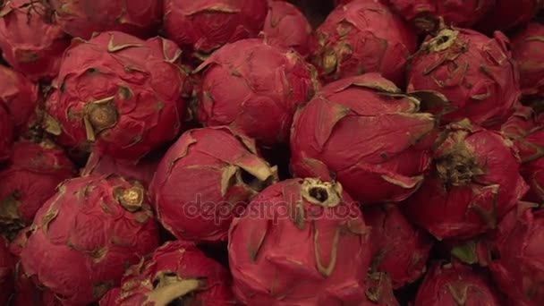 Pitaya of pitahaya's verkocht in supermarkt stock footage video — Stockvideo