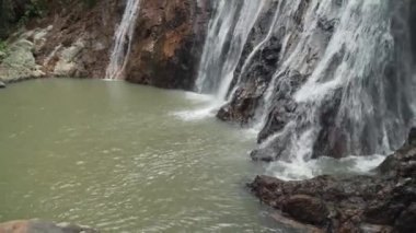 Na Muang Şelalesi Koh Samui, Tayland stok görüntüleri video