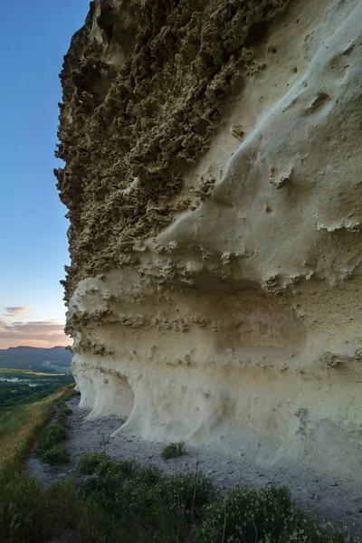 Paredes da cidade de Caverna Bakla em Bakhchysarai Raion, Crimeia . — Fotografia de Stock