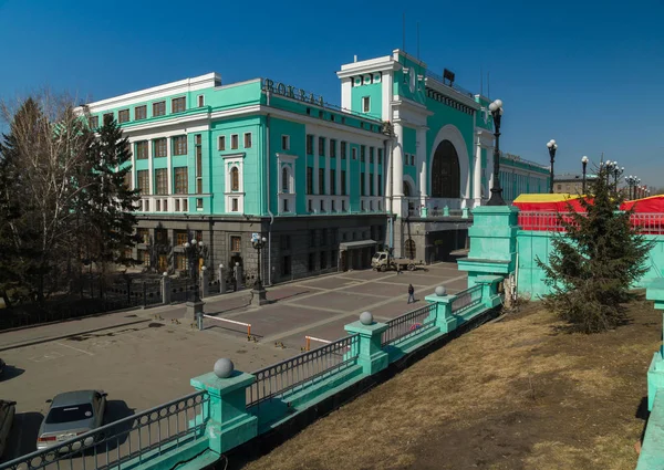 Budova železniční stanice ve městě Novosibirsk — Stock fotografie