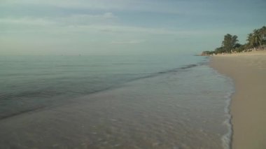 Güzel temiz Lamai beach Koh Samui Adası, Tayland stok görüntüleri video sabahın erken saatlerinde