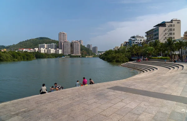 Linchun River embankment in the city of Sanya — Stock Photo, Image