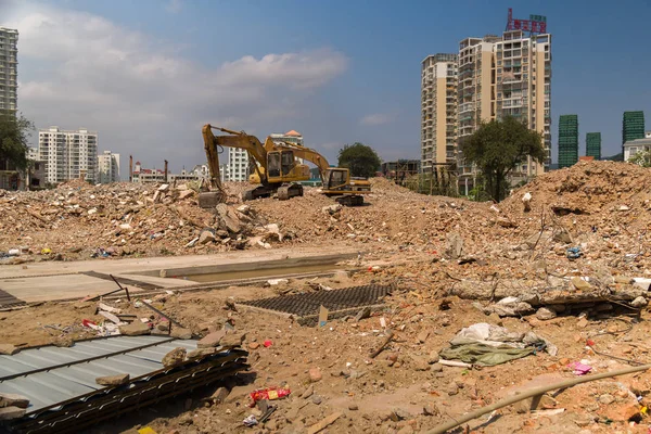 Bir inşaat sahasında Sanya turistik şehir çöplüğü