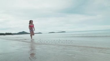 Su deniz sprey yavaş hareket hisse senedi görüntüleri video kaçan neşeli mutlu genç kız