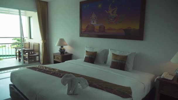 Quarto Standard no hotel Lamai Coconut Beach Resort stock footage vídeo — Vídeo de Stock
