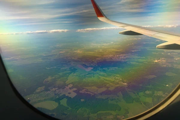 Vista aérea al ala de un avión sobre la región de Moscú —  Fotos de Stock