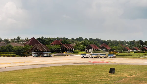 Einzigartiger internationaler Flughafen in Samui unter freiem Himmel — Stockfoto