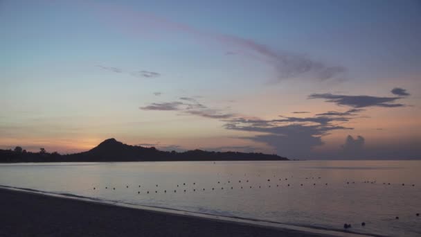 Tropikal Lamai Beach Koh Samui Adası, Tayland stok görüntüleri video içinde güneş doğarken — Stok video