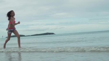 Su deniz sprey yavaş hareket hisse senedi görüntüleri video kaçan neşeli mutlu genç kız