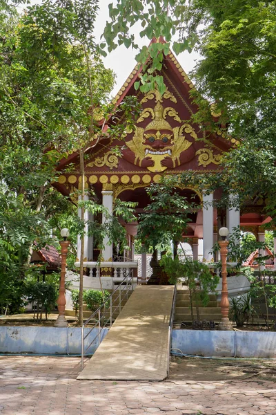 Templom Wat Khunaram a múmia a buddhista szerzetes Luang Pho Daeng, Koh Samui, Thaiföld — Stock Fotó