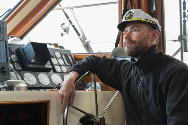 Kaptan Pasifik Okyanusu gidiş tekne dümen