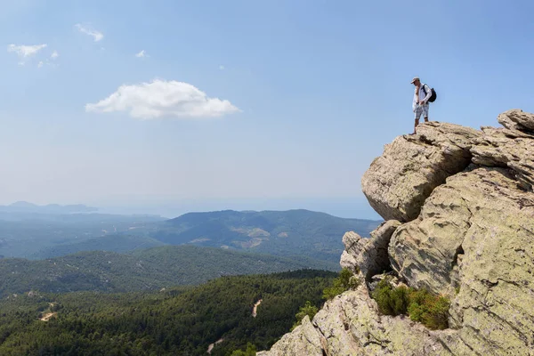 Tourist man on top of high mountains of peninsula Sithonia — Stock Photo, Image